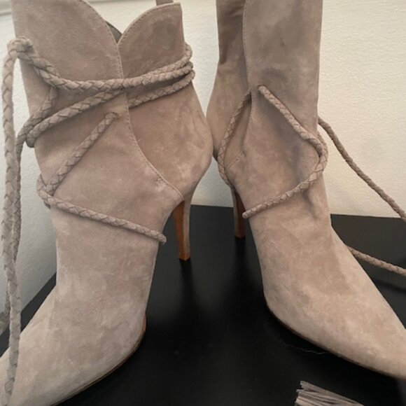 SCHUTZ FADHILA SUEDE  TASSEL ACCENTS BOOTS SIZE 9.5 (GRAY/TAN) - Picture 2 of 5